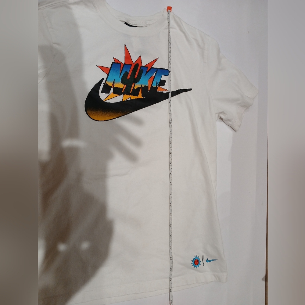 Nike Basketball White Graphic Tee - Picture 5 of 6
